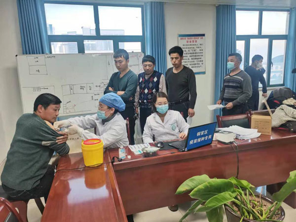 映湖社區到公司開展疫苗接種工作