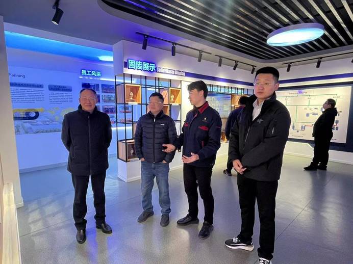 紫金環?？萍加邢薰镜浇ú墓究疾旖涣?></span></div>
								<h3>紫金環?？萍加邢薰镜浇ú墓究疾旖涣?/h3>
								<p>1月13日，紫金環?？萍加邢薰军S宜彬一行到建材公司考察交流。公司黨委書記王伍升，總經理查全鋼以及建材公司相關負責人陪同。建材公司負責人詳細介紹了該公司膠凝材料的研發體系，技術服務模式和一體化運維管理...</p>
							</div>
						</a>
					</li>
																				<li>
						<a href=