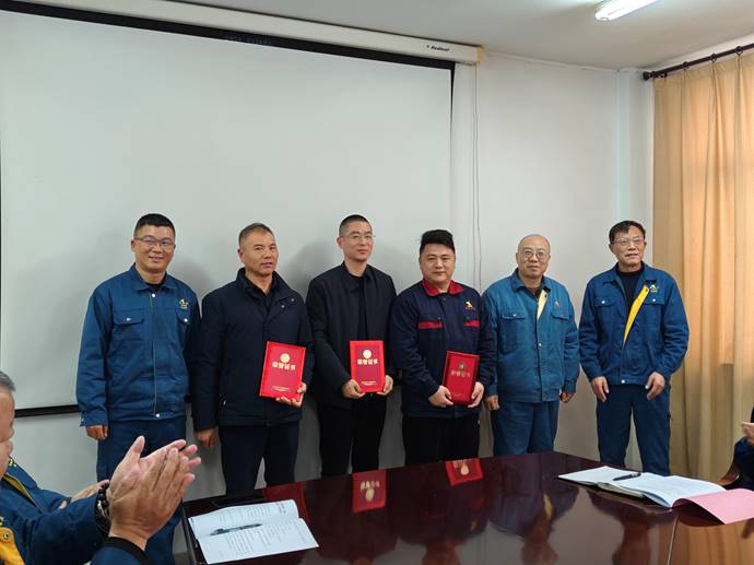 第一事業(yè)部冶化協(xié)力項(xiàng)目部獲銅冠冶化公司“強(qiáng)化意識(shí),防控風(fēng)險(xiǎn)”...