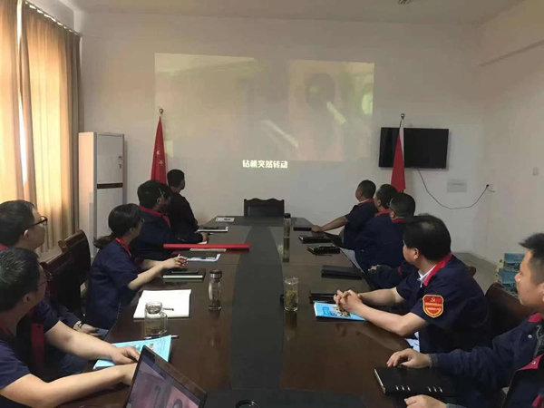 第二建筑工程事業(yè)部召開“強化意識、防控風(fēng)險”動員會 第二建筑工程事業(yè)部召開“強化意識、防控風(fēng)險”動員會