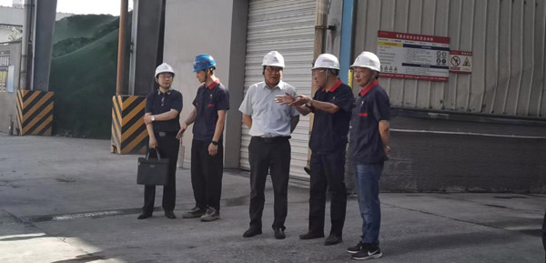 集團公司黨委委員、股份公司黨委書記、總經理蔣培進到建材公司調研